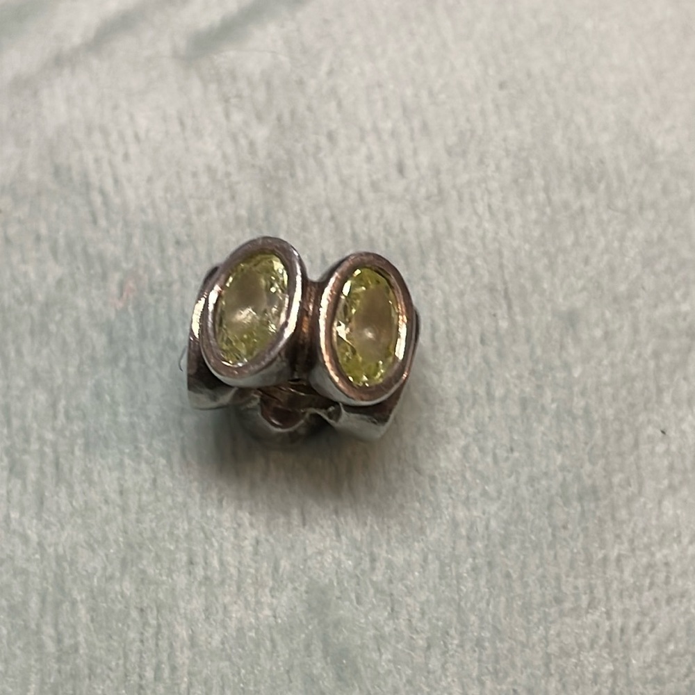 Pandora oval lights peridot stone charm